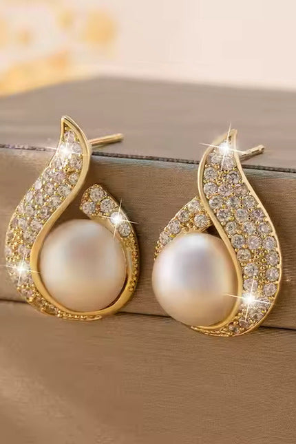 Elegant Teardrop Stud Pearl Earrings
